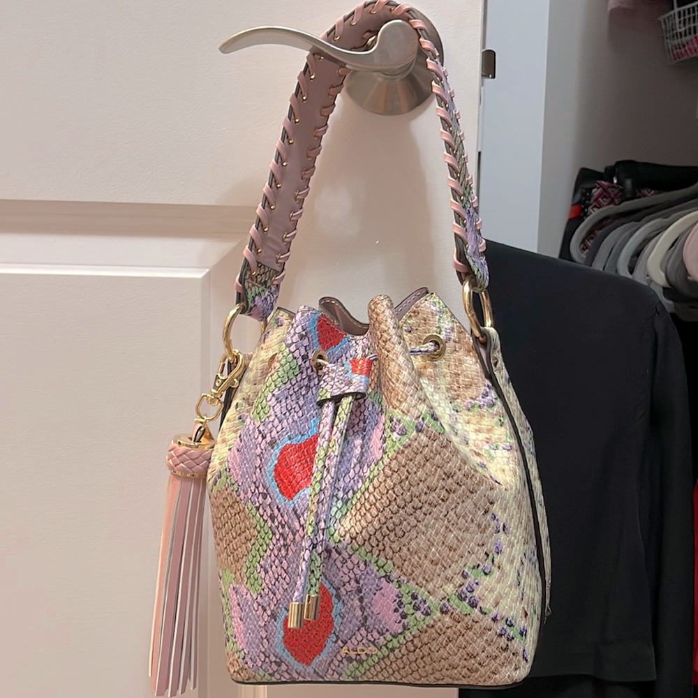 Brand new never used adorable Aldo purse! Great for spring and summer!